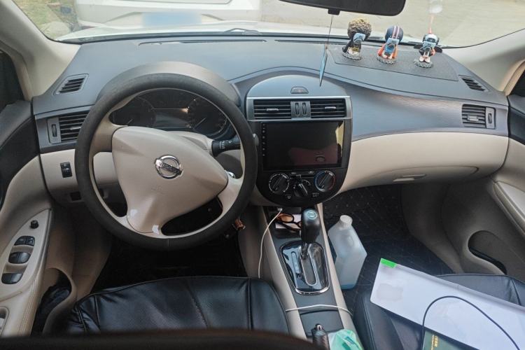 Used Nissan Tiida 2011 1.6L CVT Comfort Model Center Console