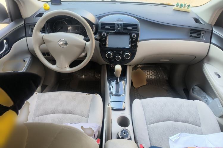 Used Nissan Tiida 2011 1.6L CVT Comfort Model Center Console