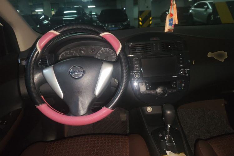 Used Nissan Tiida 2011 1.6L CVT Smart Version Center Console