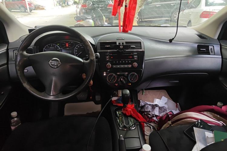 Used Nissan Tiida 2011 1.6L CVT Comfort Model Center Console