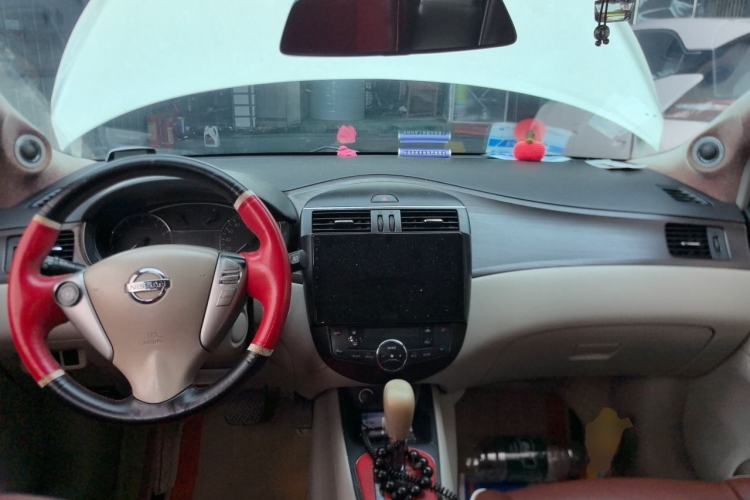 Used Nissan Tiida 2011 1.6L CVT Luxury Edition Center Console