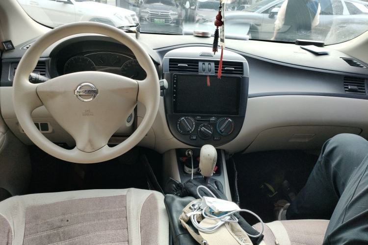 Used Nissan Tiida 2011 1.6L CVT Comfort Model Center Console
