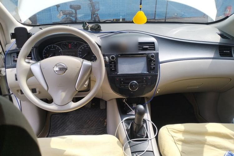Used Nissan Tiida 2011 1.6L Manual Smart Version Center Console