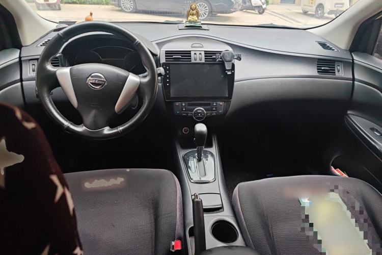 Used Nissan Tiida 2011 1.6L CVT Smart Version Center Console