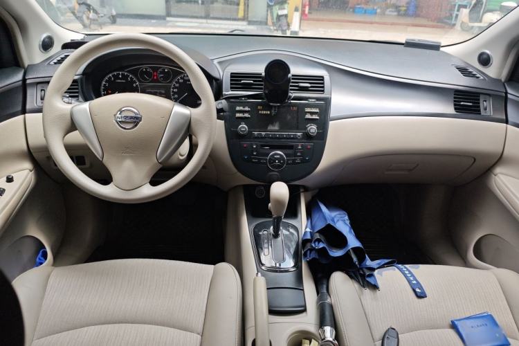 Used Nissan Tiida 2011 1.6L CVT Smart Version Center Console