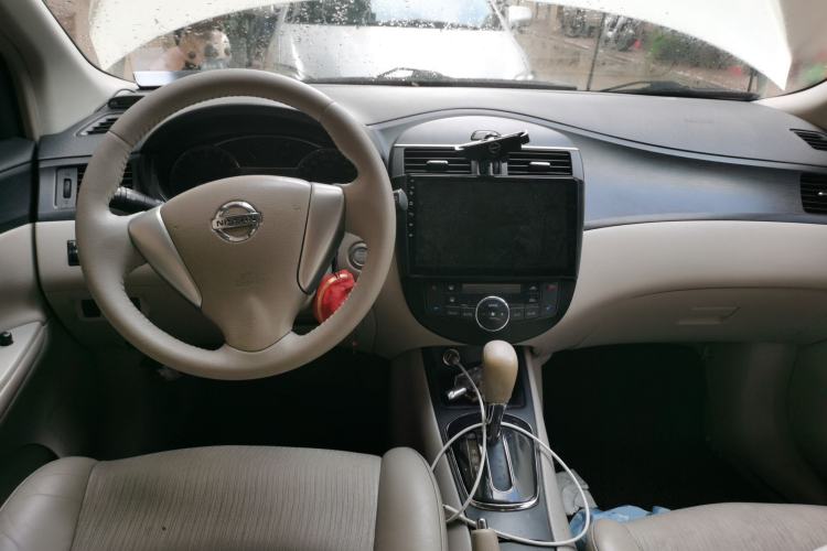 Used Nissan Tiida 2011 1.6L CVT Comfort Model Center Console