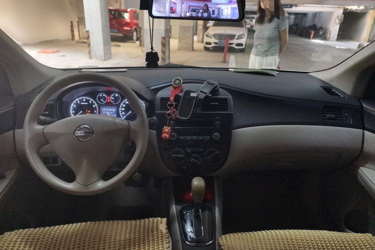 Used Nissan Tiida 2011 1.6L CVT Comfort Model Center Console