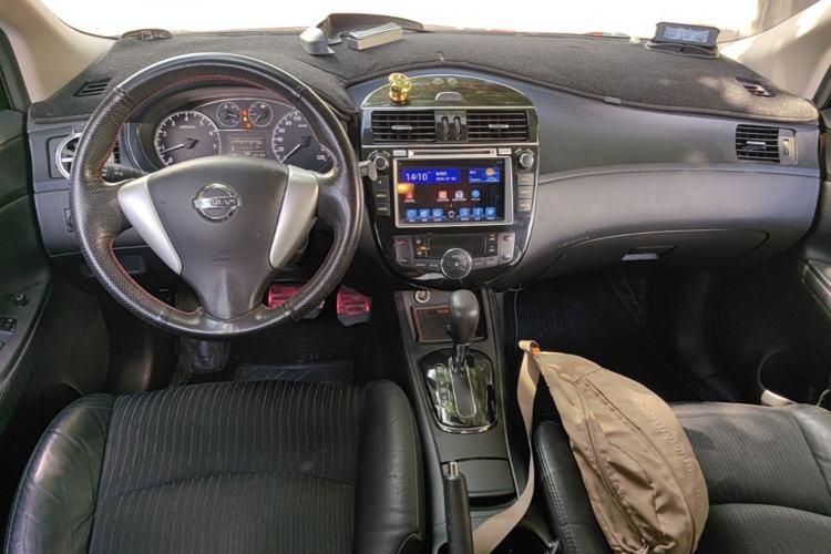 Used Nissan Tiida 2011 1.6L CVT Smart Version Center Console