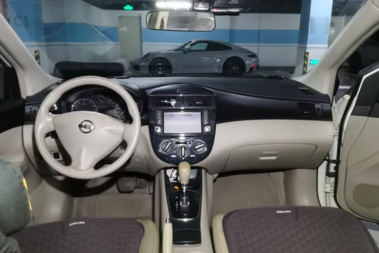 Used Nissan Tiida 2011 1.6L CVT Comfort Model Center Console