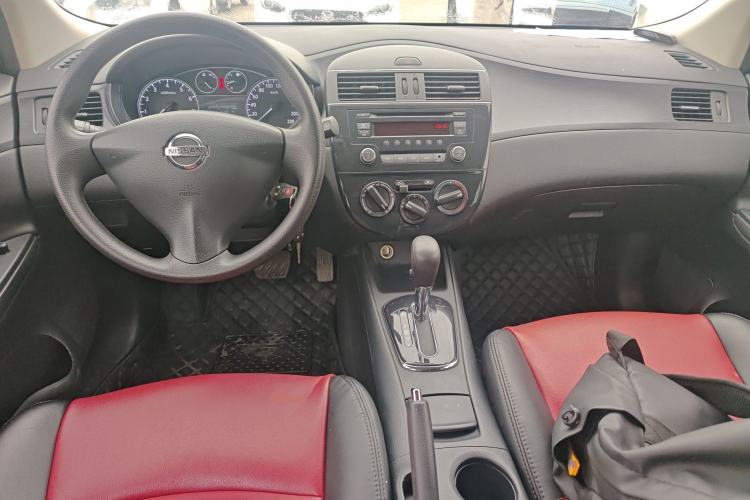 Used Nissan Tiida 2011 1.6L CVT Comfort Model Center Console
