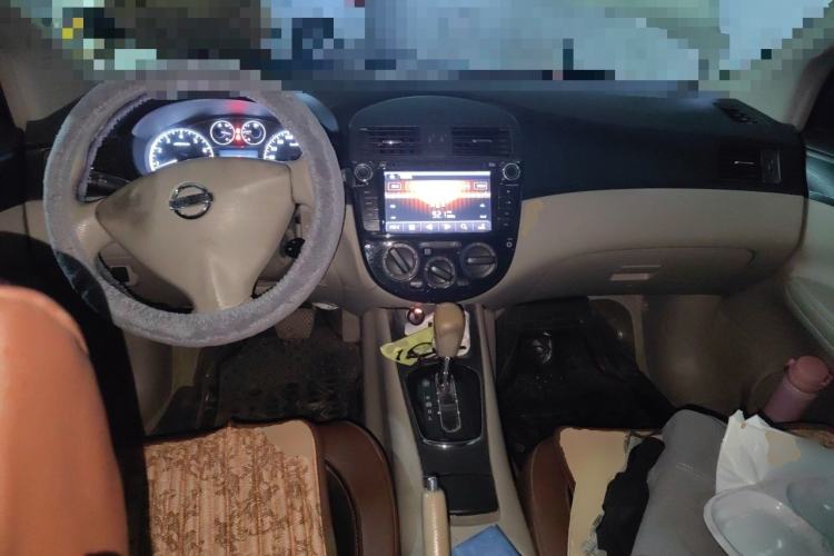 Used Nissan Tiida 2011 1.6L CVT Comfort Model Center Console