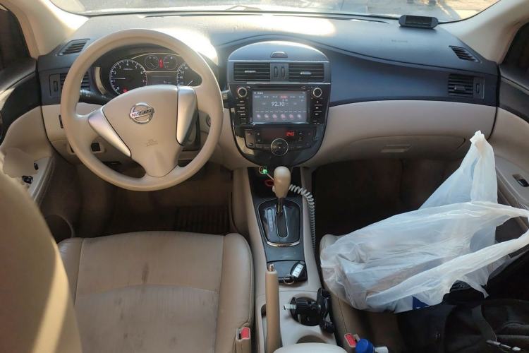 Used Nissan Tiida 2011 1.6L CVT Smart Version Center Console