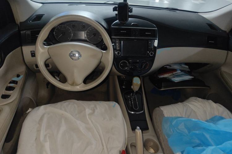 Used Nissan Tiida 2011 1.6L CVT Comfort Model Center Console