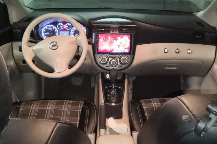 Used Nissan Tiida 2011 1.6L CVT Comfort Model Center Console