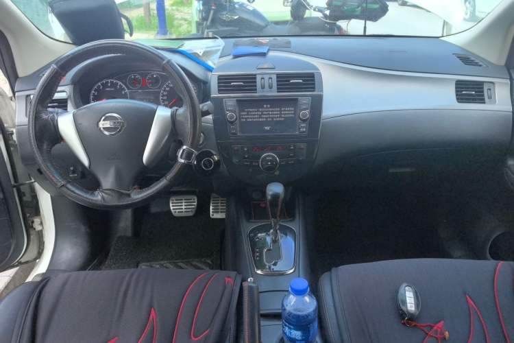 Used Nissan Tiida 2011 1.6T M-CVT Cool Edition Center Console