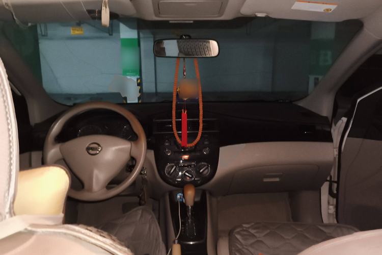 Used Nissan Tiida 2011 1.6L CVT Comfort Model Center Console