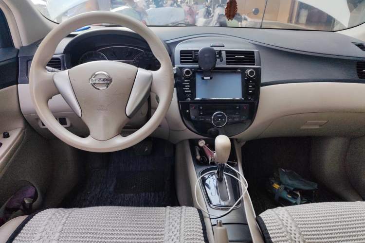 Used Nissan Tiida 2011 1.6L CVT Smart Version Center Console