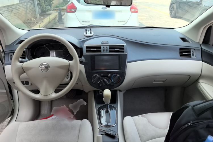 Used Nissan Tiida 2011 1.6L CVT Comfort Model Center Console