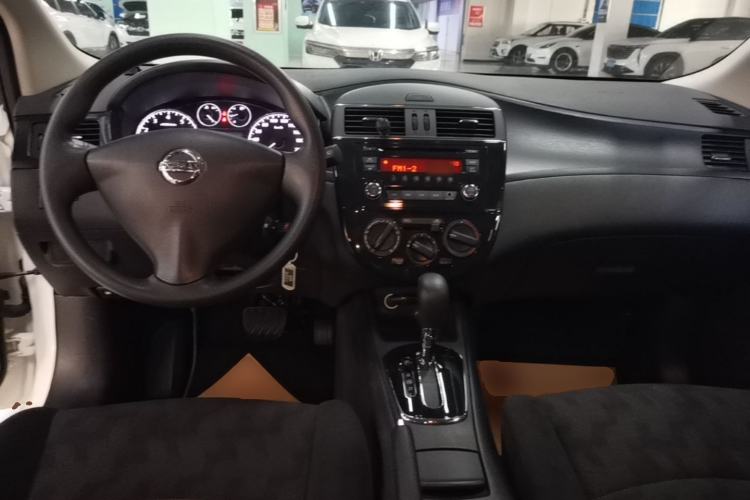 Used Nissan Tiida 2011 1.6L CVT Comfort Model Center Console