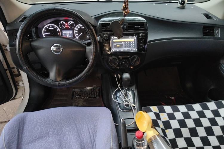 Used Nissan Tiida 2011 1.6L CVT Comfort Model Center Console