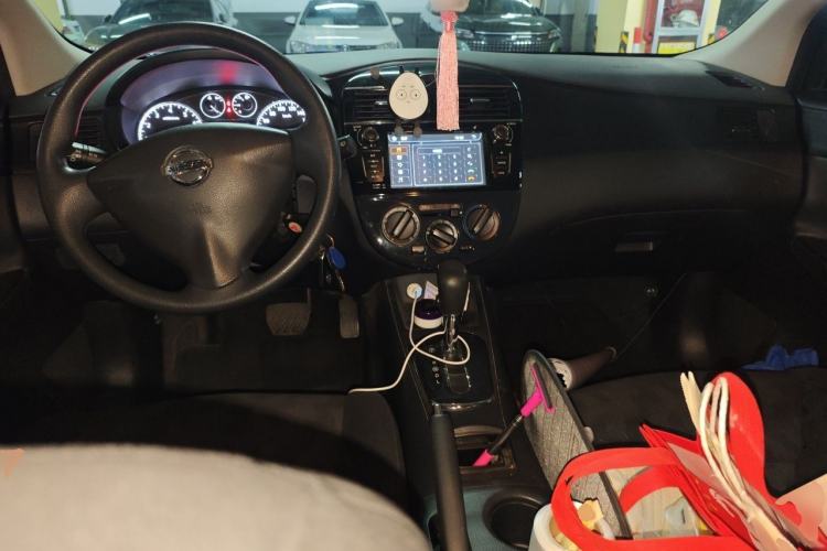 Used Nissan Tiida 2011 1.6L CVT Comfort Model Center Console