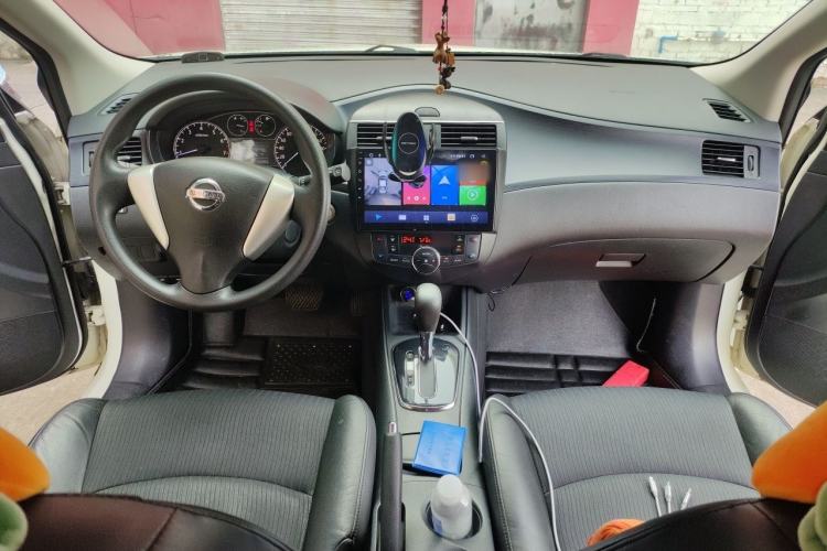 Used Nissan Tiida 2011 1.6L CVT Smart Version Center Console