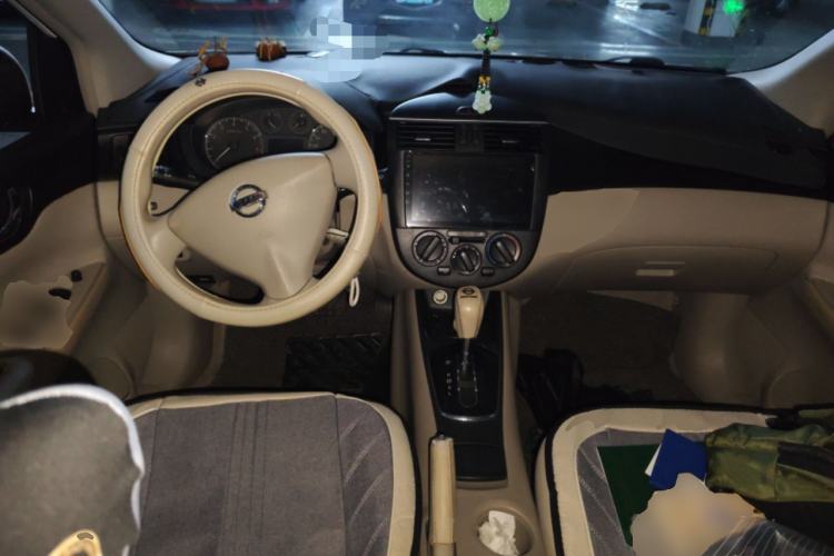 Used Nissan Tiida 2011 1.6L CVT Comfort Model Center Console