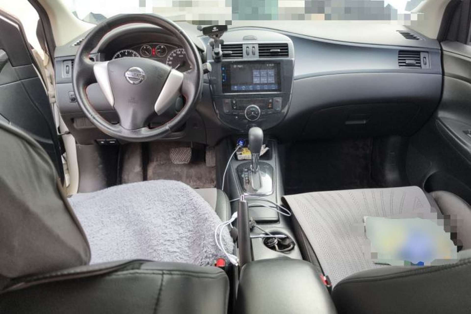 Used Nissan Tiida 2011 1.6L CVT Smart Version Center Console