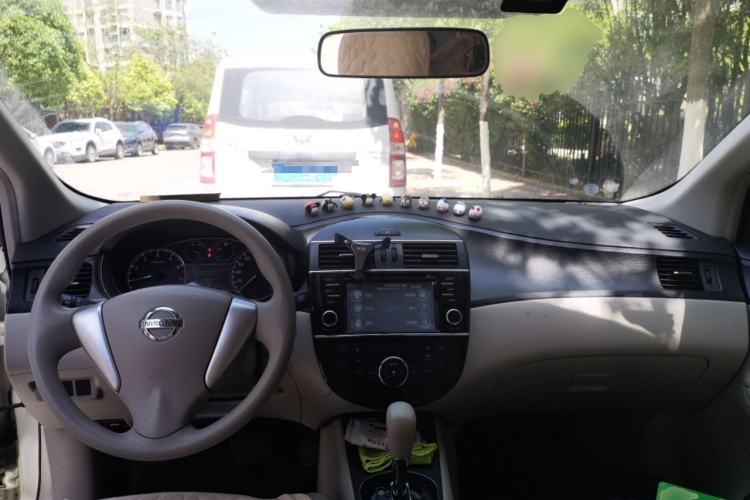 Used Nissan Tiida 2011 1.6L CVT Comfort Model Center Console