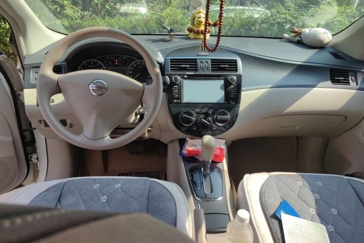 Used Nissan Tiida 2011 1.6L CVT Comfort Model Center Console
