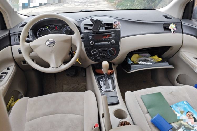 Used Nissan Tiida 2011 1.6L CVT Comfort Model Center Console