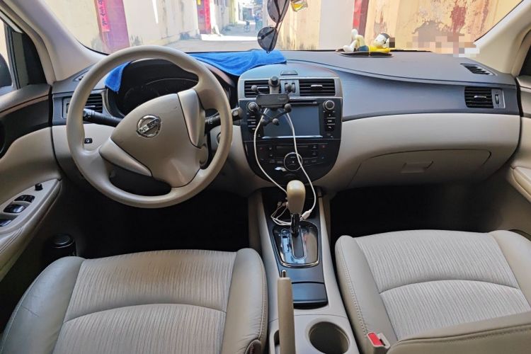 Used Nissan Tiida 2011 1.6L CVT Smart Version Center Console
