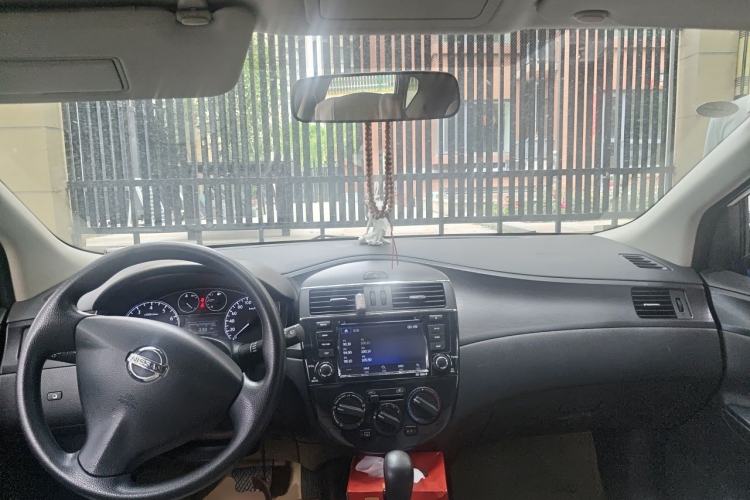 Used Nissan Tiida 2011 1.6L CVT Comfort Model Center Console