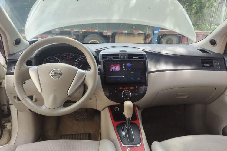 Used Nissan Tiida 2011 1.6L CVT Smart Version Center Console