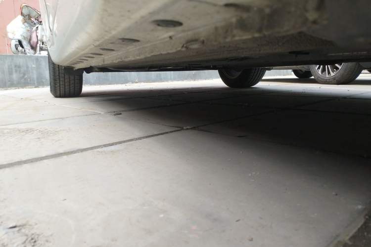Used Nissan Tiida 2011 1.6L Manual Smart Version Chassis Front Right