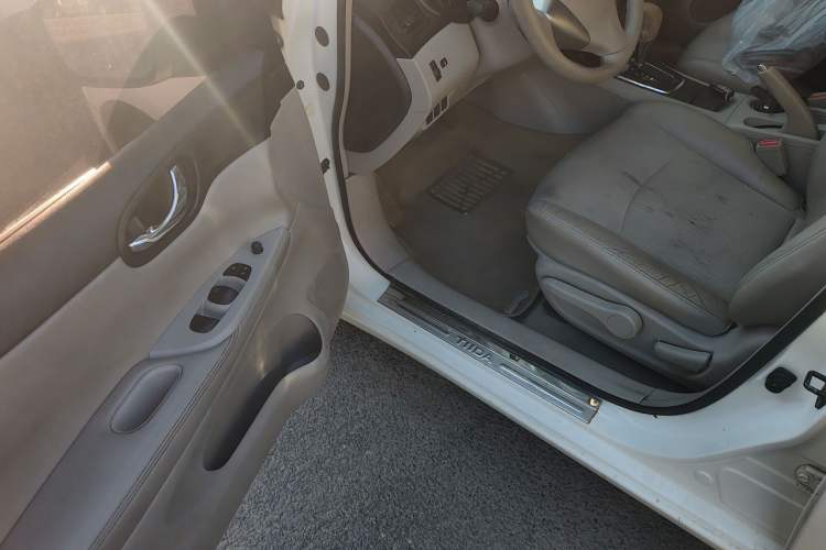 Used Nissan Tiida 2011 1.6L CVT Smart Version Driver Seat