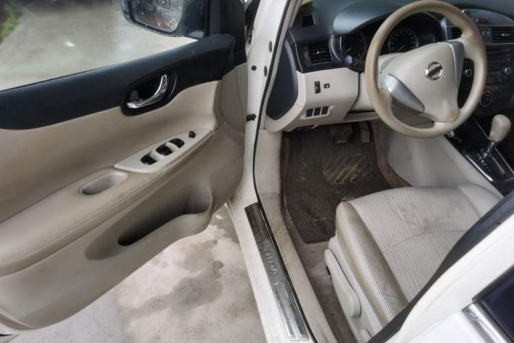 Used Nissan Tiida 2011 1.6L CVT Luxury Edition Driver Seat