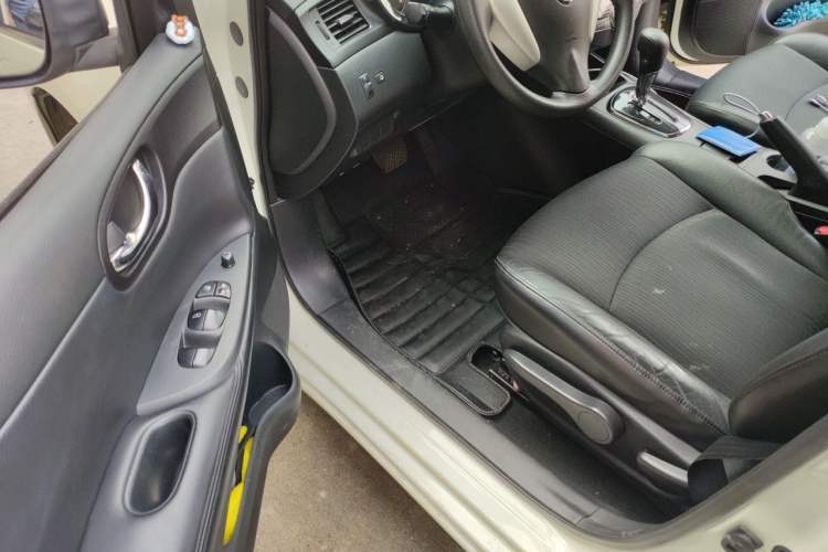 Used Nissan Tiida 2011 1.6L CVT Smart Version Driver Seat