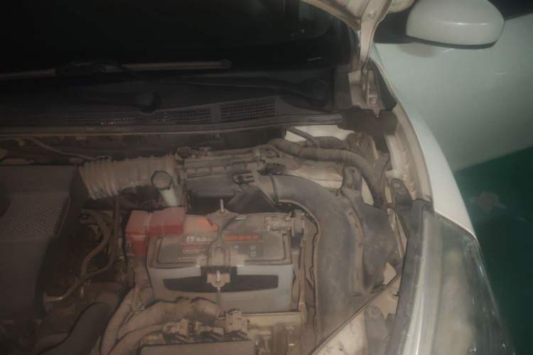 Used Nissan Tiida 2011 1.6L CVT Smart Version Engine Bay Left