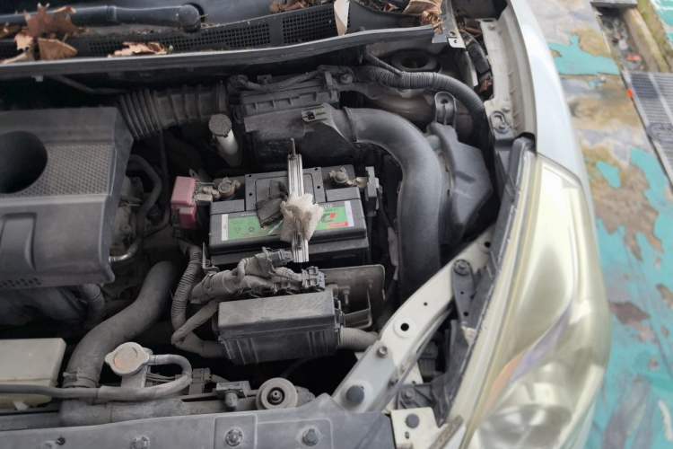 Used Nissan Tiida 2011 1.6L CVT Luxury Edition Engine Bay Left