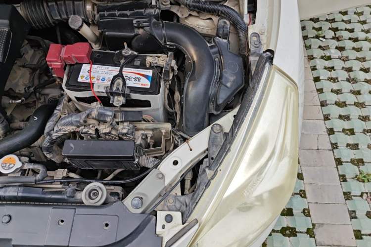 Used Nissan Tiida 2011 1.6L CVT Smart Version Engine Bay Left