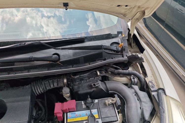 Used Nissan Tiida 2011 1.6L CVT Smart Version Engine Bay Left