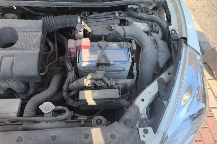 Used Nissan Tiida 2011 1.6L CVT Smart Version Engine Bay Left