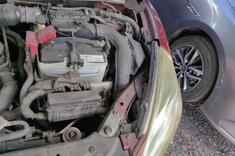 Used Nissan Tiida 2011 1.6L CVT Smart Version Engine Bay Left