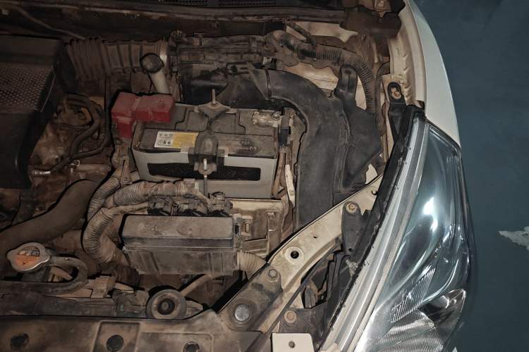 Used Nissan Tiida 2011 1.6L CVT Smart Version Engine Bay Left