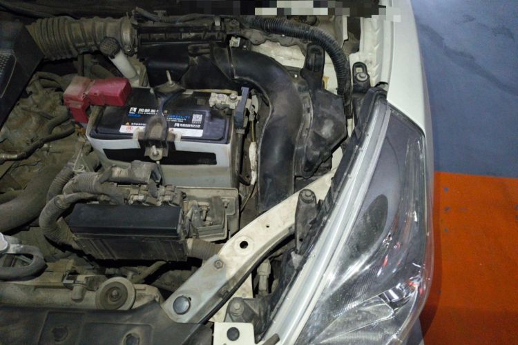 Used Nissan Tiida 2011 1.6L CVT Smart Version Engine Bay Left