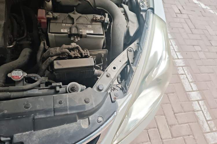 Used Nissan Tiida 2011 1.6L CVT Smart Version Engine Bay Left