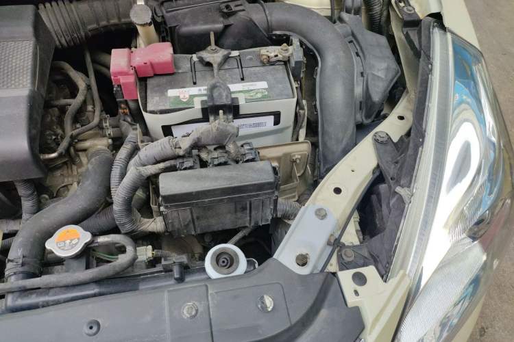 Used Nissan Tiida 2011 1.6L CVT Smart Version Engine Bay Left