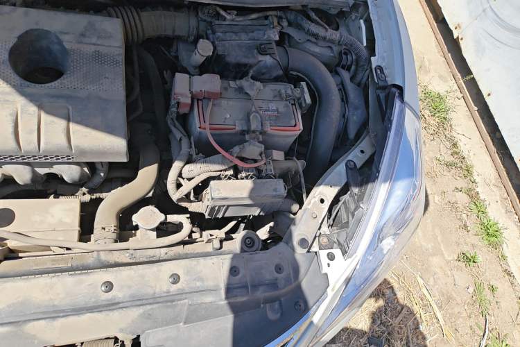 Used Nissan Tiida 2011 1.6L CVT Smart Version Engine Bay Left