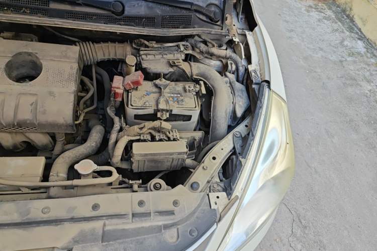Used Nissan Tiida 2011 1.6L CVT Smart Version Engine Bay Left